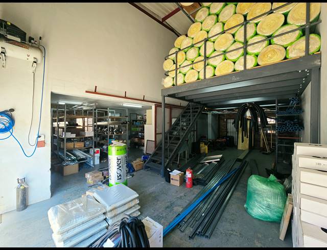 302M² WAREHOUSE FOR SALE IN KYA SANDS